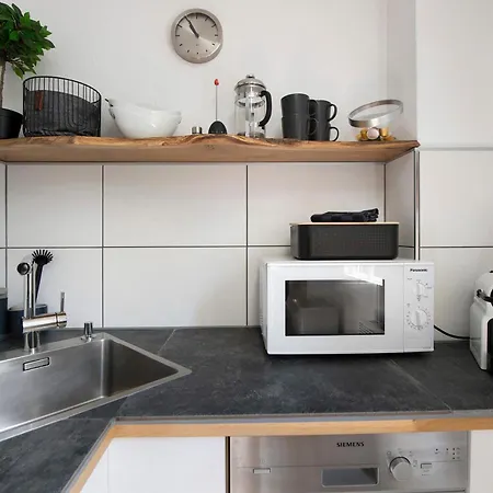 Gutenburghuesli Mit Garten Am Fluss Feriehus