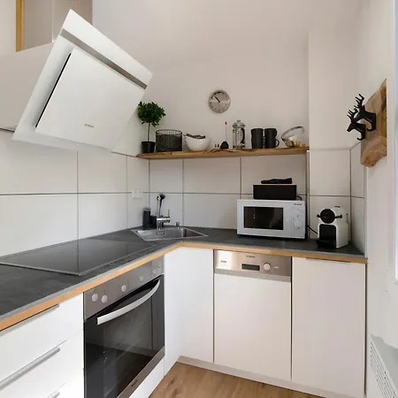 Gutenburghuesli Mit Garten Am Fluss Feriehus