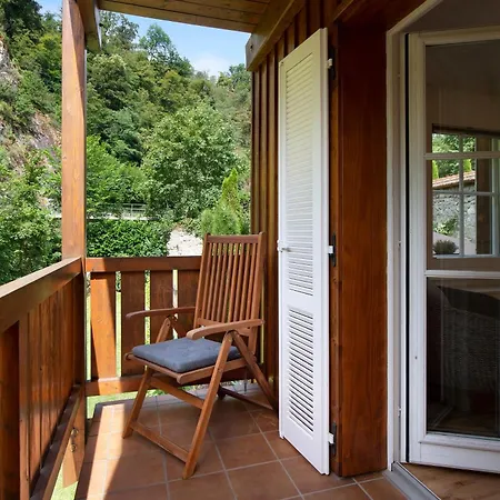 Gutenburghuesli Mit Garten Am Fluss Feriehus *