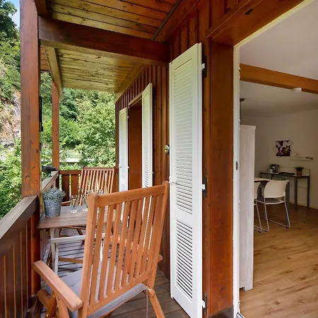 Gutenburghuesli Mit Garten Am Fluss Feriehus Weilheim