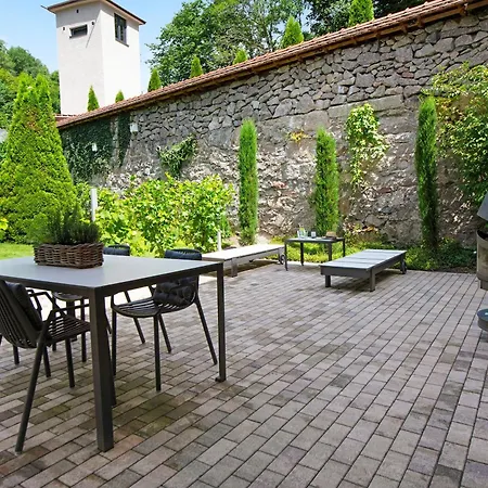 Feriehus Gutenburghuesli Mit Garten Am Fluss