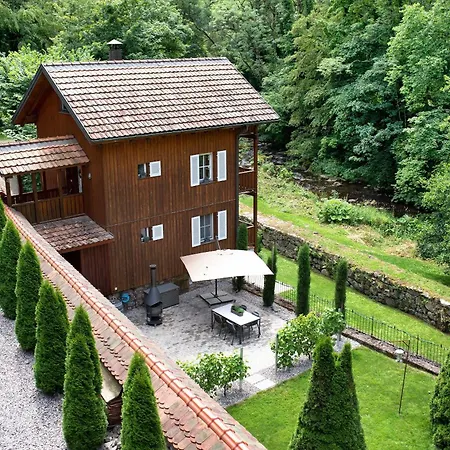 Feriehus Gutenburghuesli Mit Garten Am Fluss Weilheim