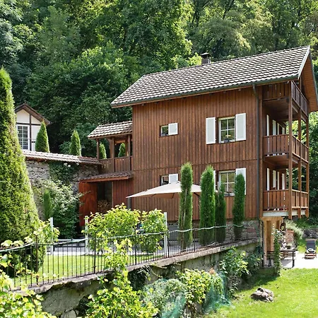 Feriehus Gutenburghuesli Mit Garten Am Fluss